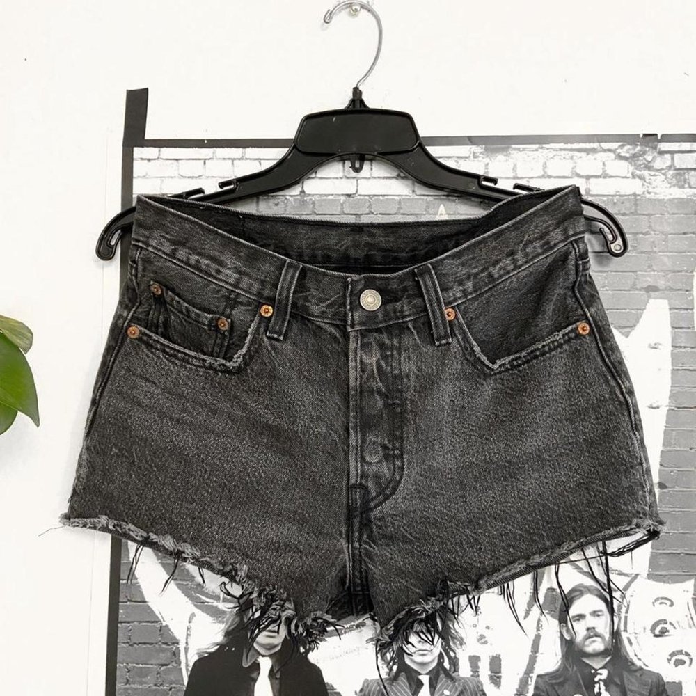 VINTAGE LEVIS 501 DENIM CUTOFF SHORTS - dark grey / black wash